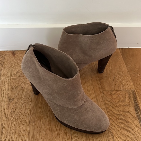 Women’s Cole Haan suede booties. Taupe. Size 9B. - Picture 2 of 8